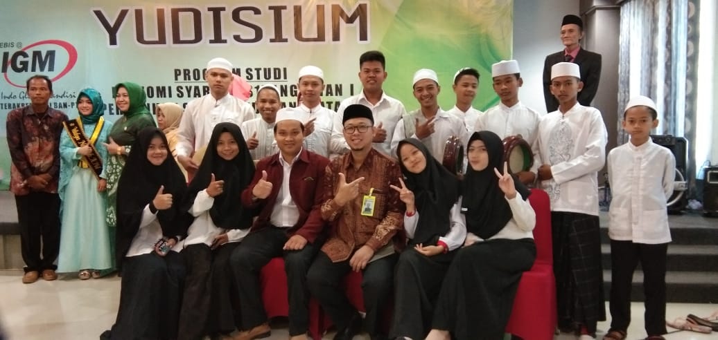 Foto bersama tim hadroh stebis igm