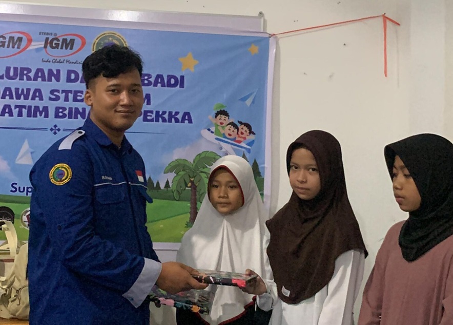 Mahasiswa STEBIS IGM Salurkan Dana Abadi Anak Yatim Dapat Dukungan Pendidikan
