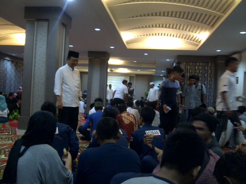 pak marzuki alie berbuka puasa bersama mahasiswa